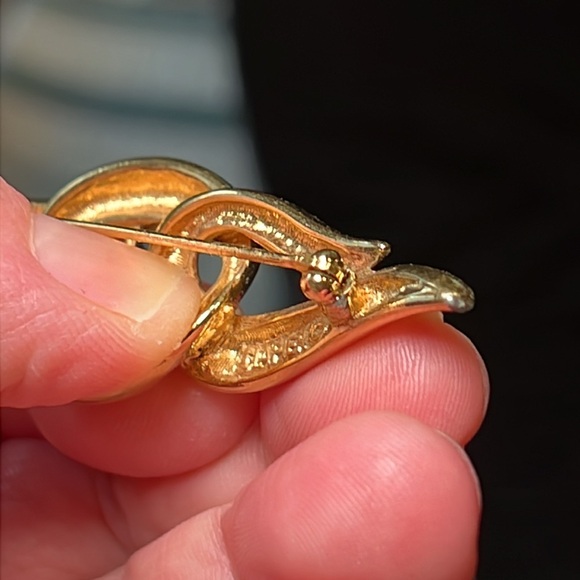 Vintage to modern estate jewelry lot - earrings, bracelets, brooches/pins - Picture 6 of 15